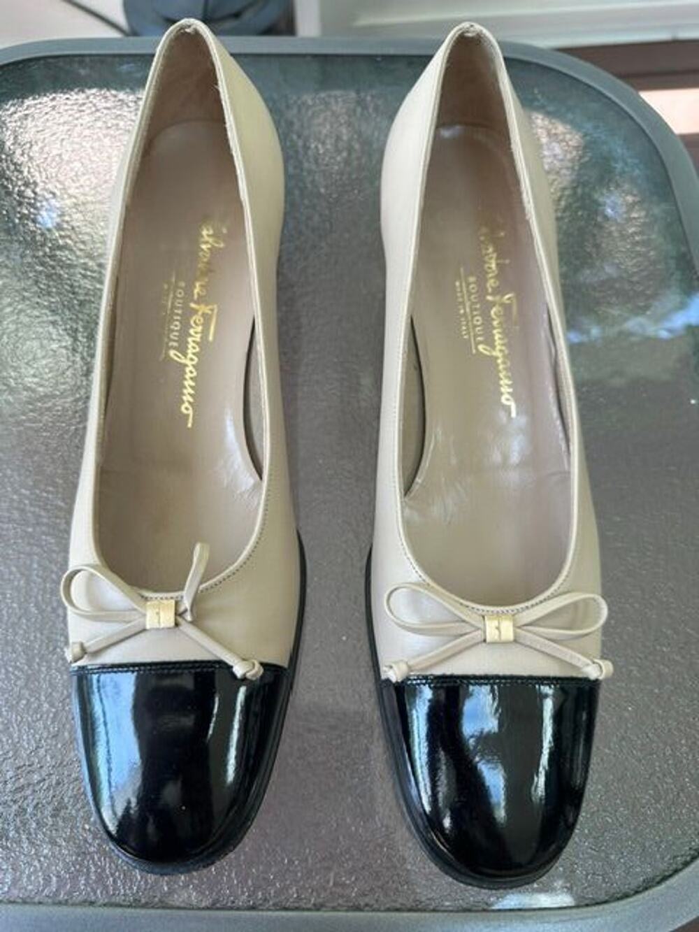Salvatore Ferragamo Boutique Vintage Cap Toe Bow Pumps Size 8.5 AA Narrow EUC